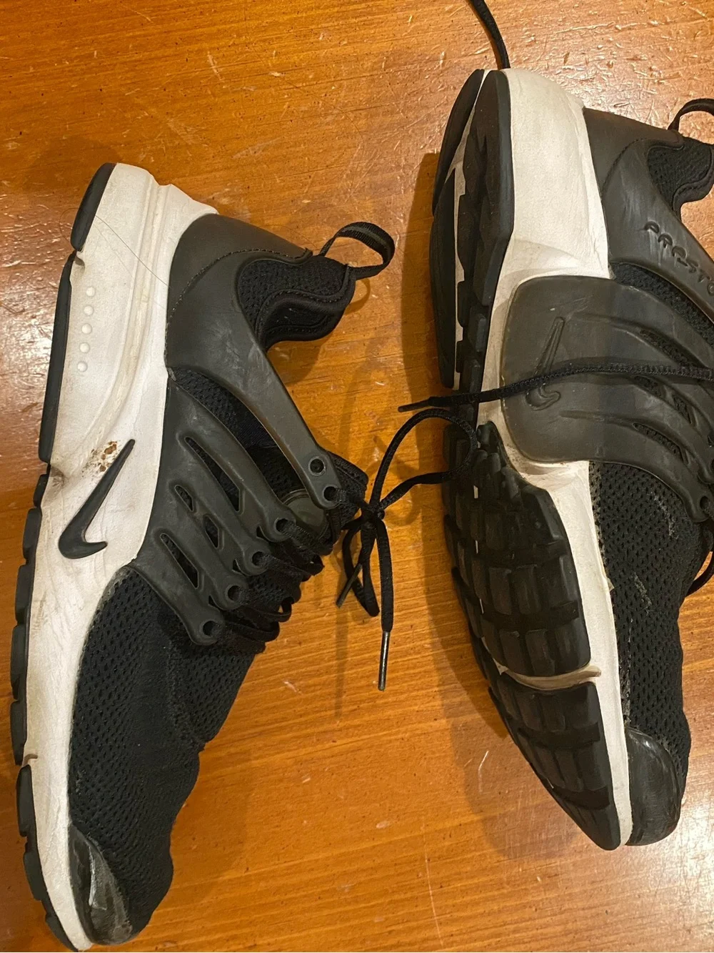 Nike Presto Women’s Black Mesh Lace-Up Sneakers